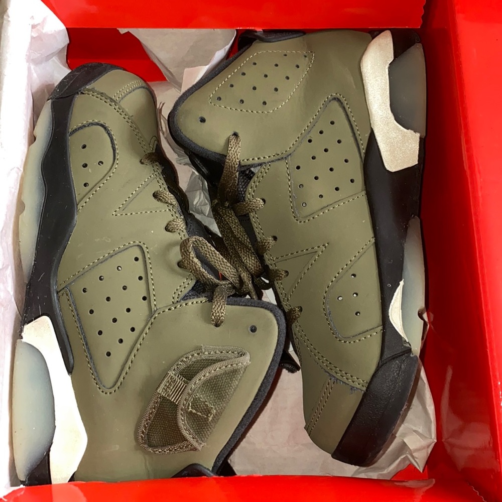 Travis Scott retro 6